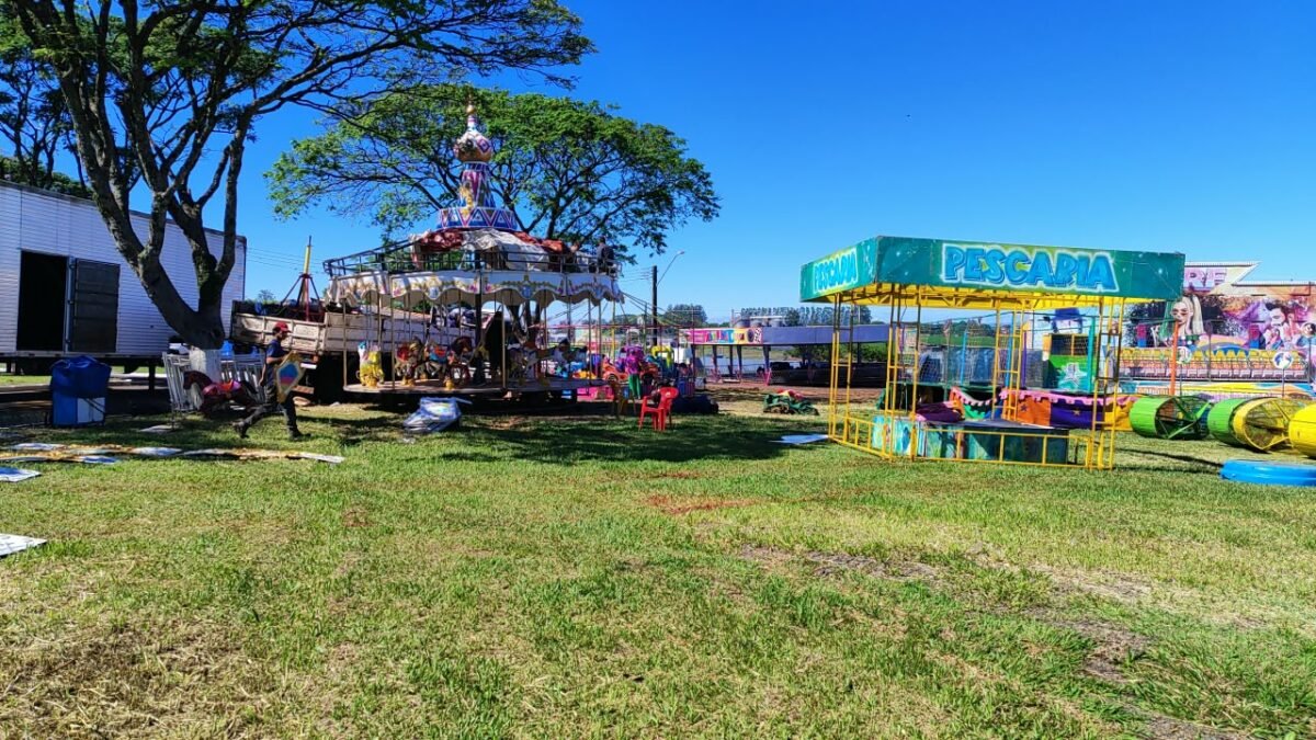 Montagem do parque de diversões  ExpoCal 2026