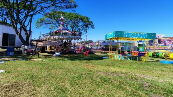 Montagem do parque de diversões  ExpoCal 2026