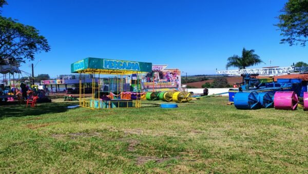 Montagem do parque de diversões está acelerada para a ExpoCal 2026